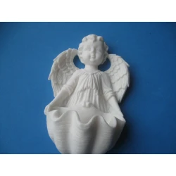 Kropielnica z alabastru do domu anioł z muszelką